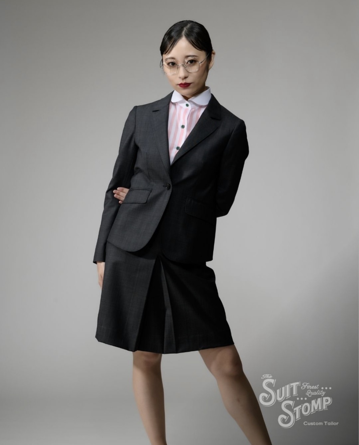 suit stomp 04